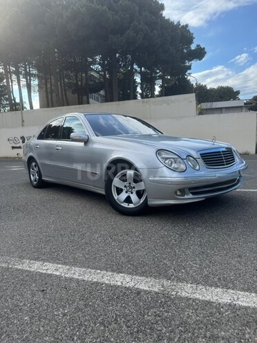 Mercedes E 270-8