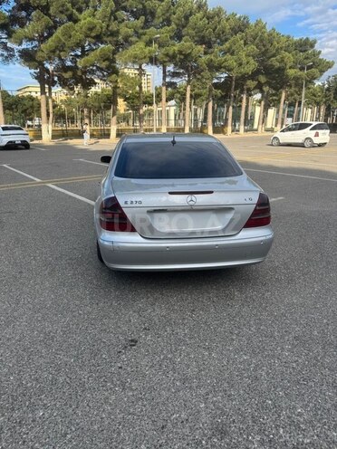 Mercedes E 270-11