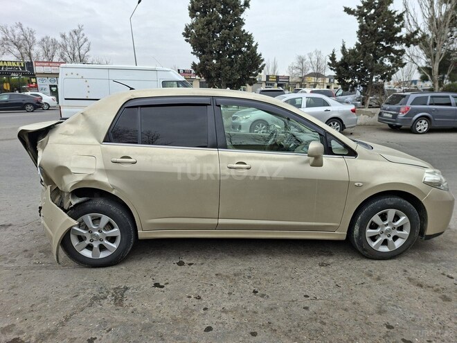 Nissan Tiida-1
