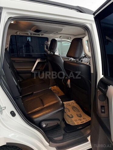Toyota Land Cruiser Prado-6