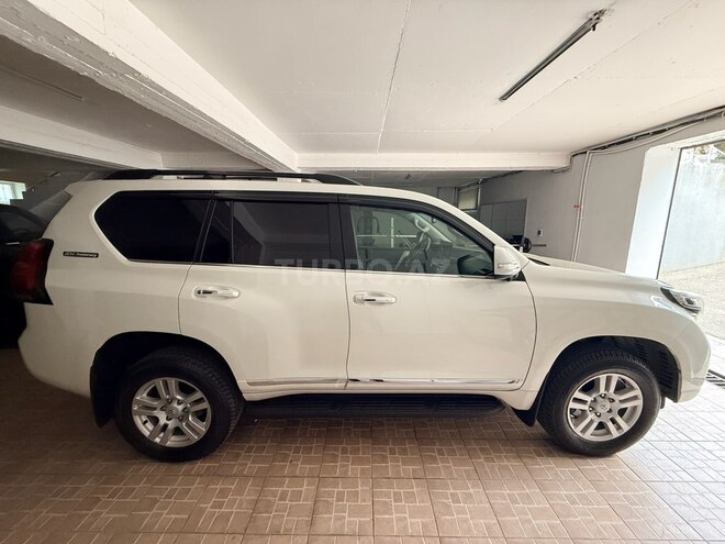 Toyota Land Cruiser Prado-4