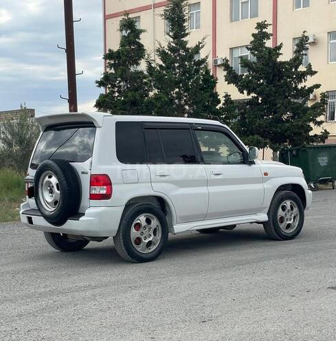 Mitsubishi Pajero io-6