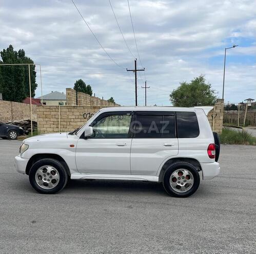 Mitsubishi Pajero io-7