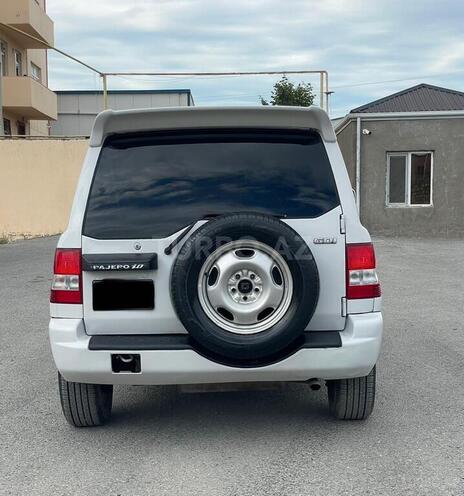 Mitsubishi Pajero io-5