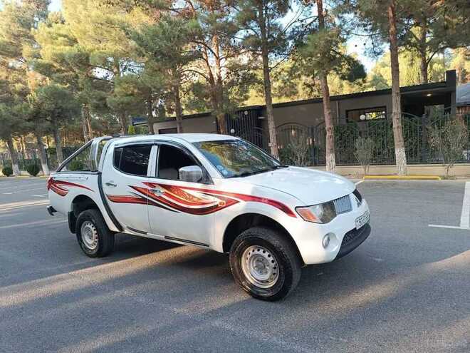 Mitsubishi L200-2