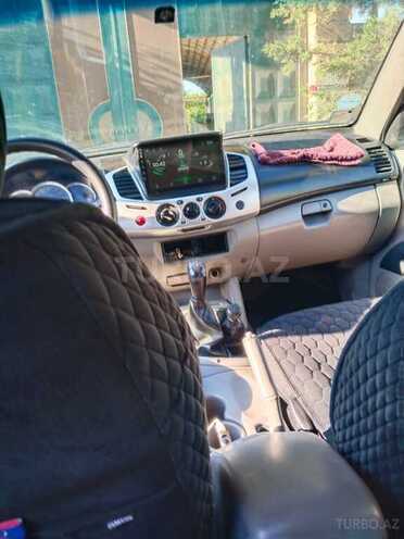 Mitsubishi L200-19