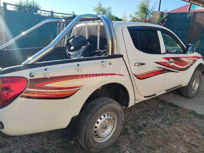 Mitsubishi L200-21
