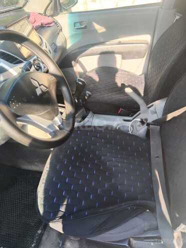 Mitsubishi L200-20