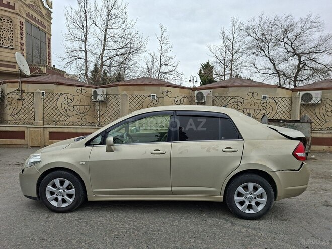 Nissan Tiida-5