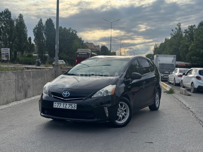 Toyota Prius V-2