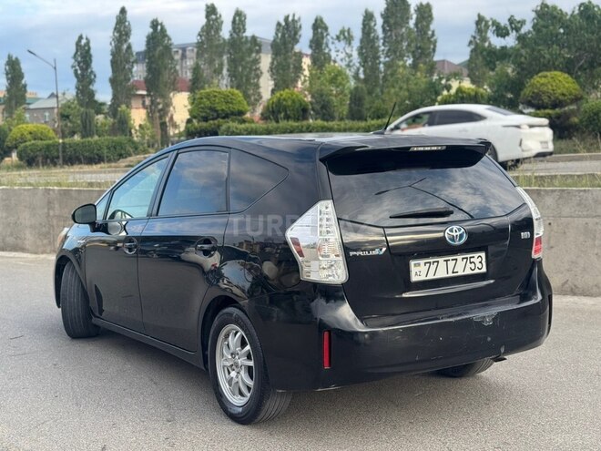 Toyota Prius V-3