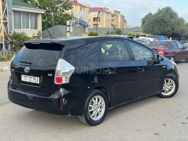 Toyota Prius V-4
