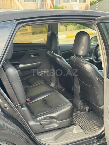 Toyota Prius V-7