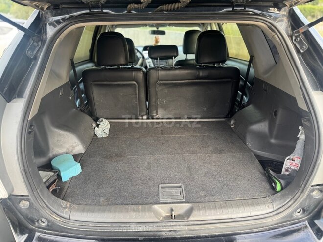 Toyota Prius V-8