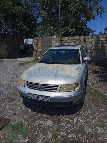 Volkswagen Passat-1