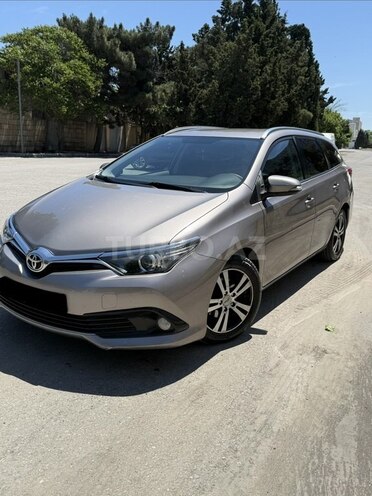 Toyota Auris-1