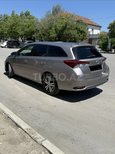 Toyota Auris-4