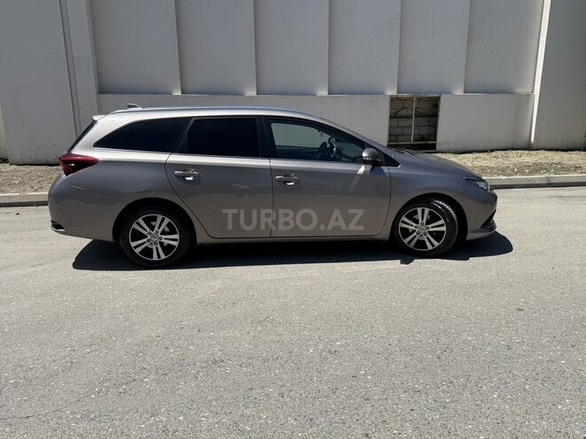 Toyota Auris-5