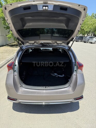 Toyota Auris-6