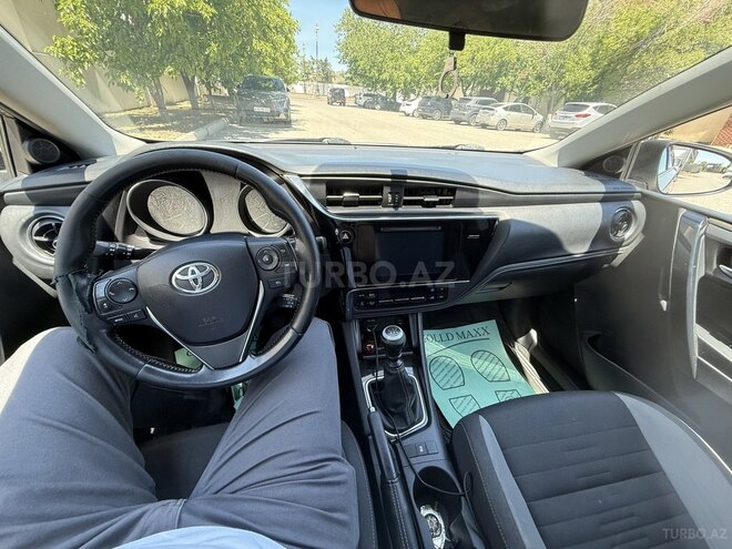 Toyota Auris-10