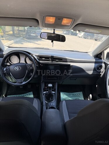 Toyota Auris-11