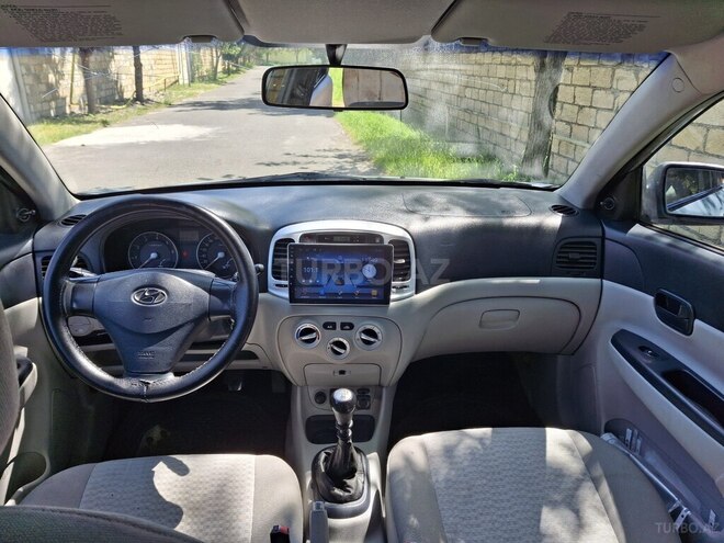 Hyundai Accent-8