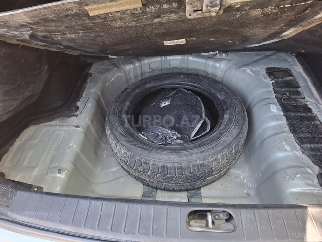 Hyundai Accent-7