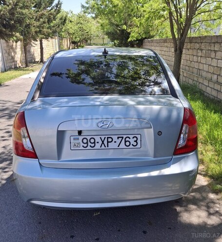 Hyundai Accent-12