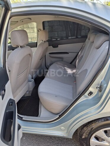 Hyundai Accent-11