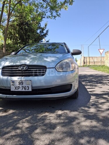 Hyundai Accent-13