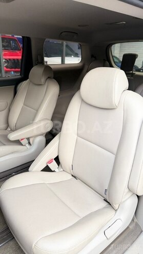 Kia Carnival-10