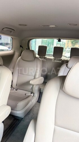 Kia Carnival-11