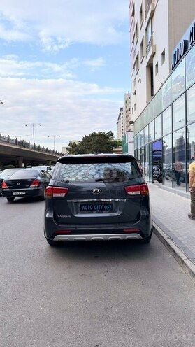 Kia Carnival-5