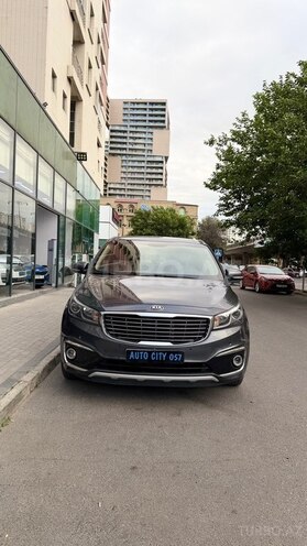 Kia Carnival-1