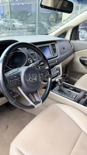 Kia Carnival-9