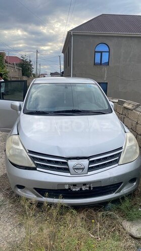 Nissan Tiida-1