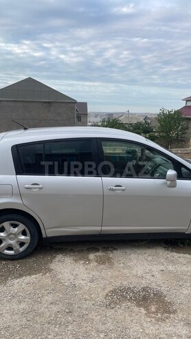 Nissan Tiida-2