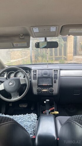 Nissan Tiida-5