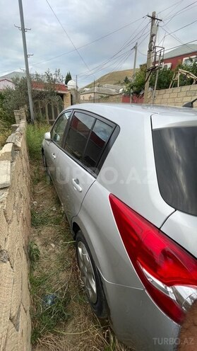 Nissan Tiida-4