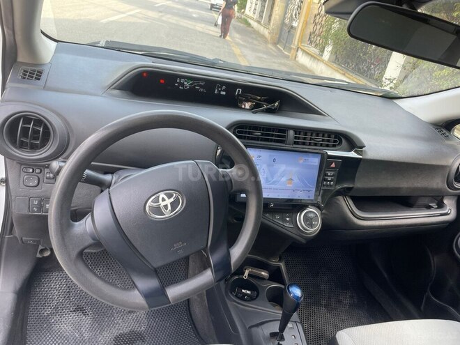 Toyota Aqua-7