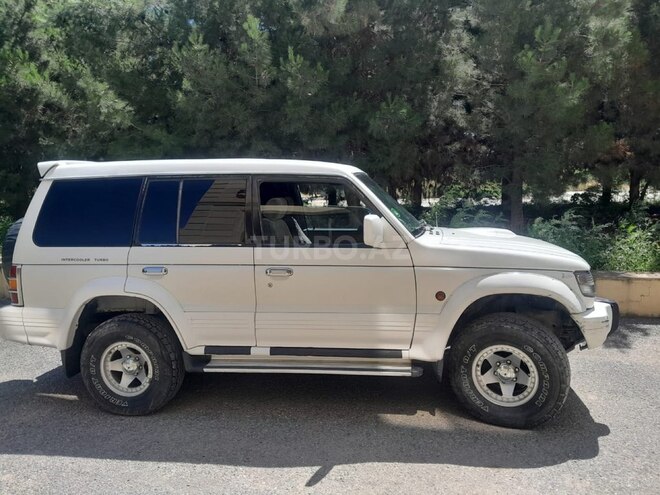 Mitsubishi Pajero-12