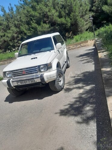 Mitsubishi Pajero-1