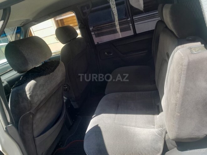 Mitsubishi Pajero-6