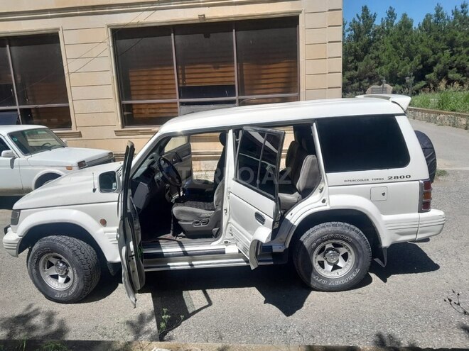 Mitsubishi Pajero-10
