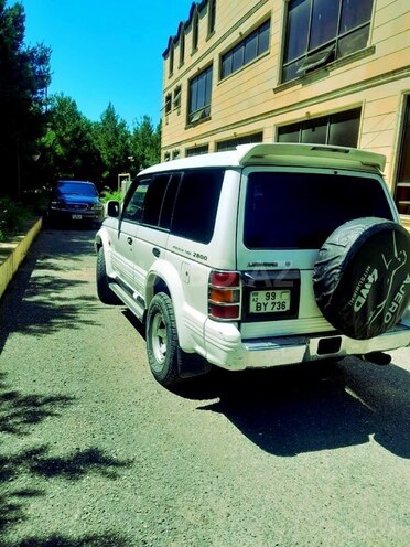 Mitsubishi Pajero-3