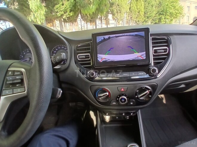 Hyundai Accent-5