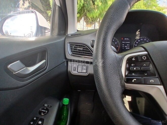 Hyundai Accent-6