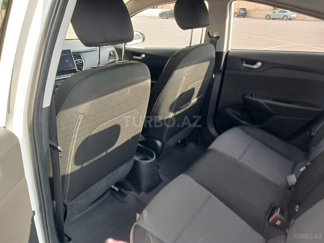 Hyundai Accent-9