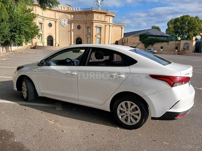 Hyundai Accent-7
