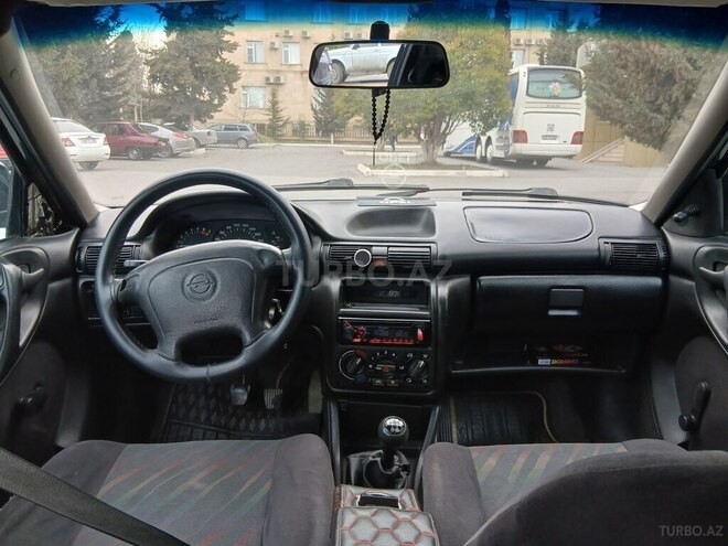 Opel Astra-7